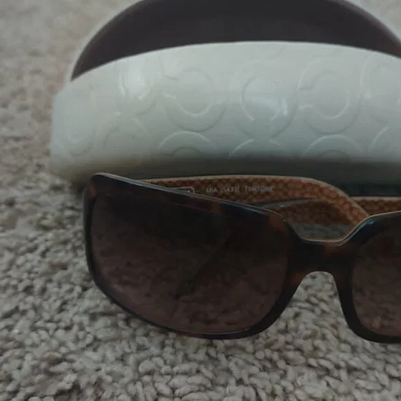 Authentic COACH MIA S433 tortoise sunglasses - Picture 3 of 10